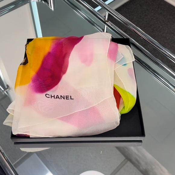 Chanel silk shawl - Picture 1 of 5